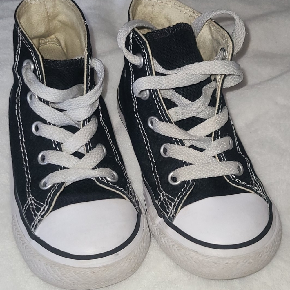 Toddler converse chuck taylors- 8c